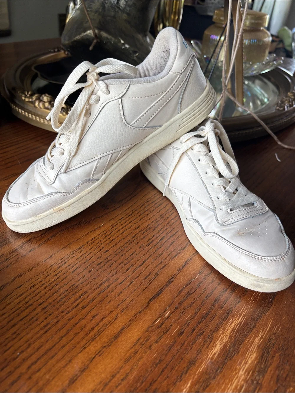 Reebok Off-White Leather Low-Top Sneakers with Blue Logo Size 8